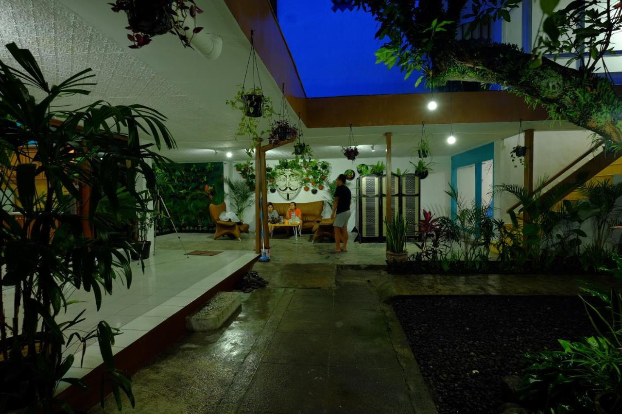 Snooze Malang Hostel Kültér fotó